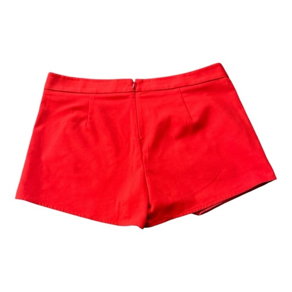 Express Asymmetrical Hem Skort - Picture 2 of 7